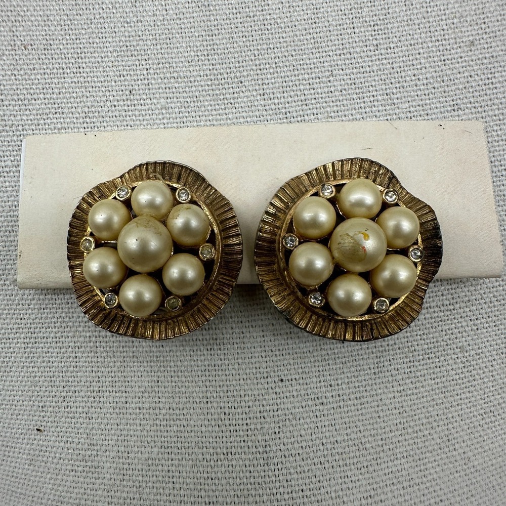 Vtg Signed Kramer Clip Earrings Gold Tone Faux‎ Pearl Cluster Old Hollywood Glam